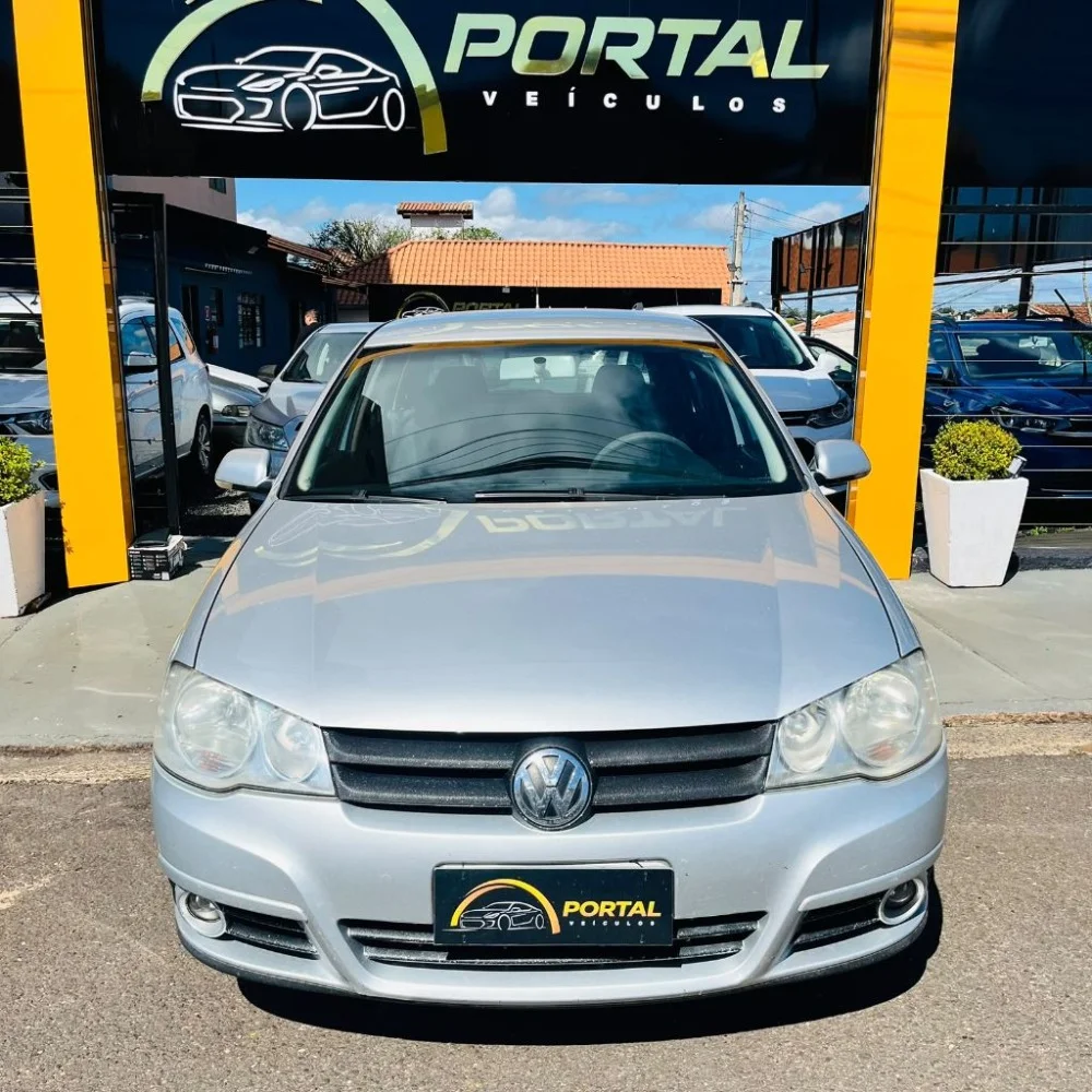 VW - VolksWagen Golf 1.6 Mi Total Flex 8V 4p